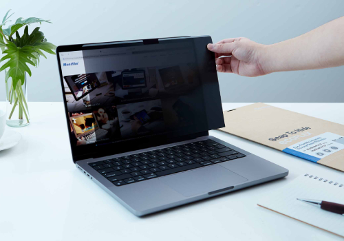 Design Awards Winner - RIGHT GROUP CO., LTD | Monifilm - Monifilm ECO-Flex Anti-Bac Magnetic Privacy Screen Protector