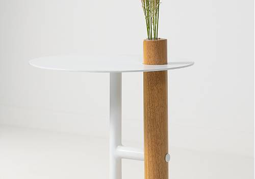 Design Awards Winner - Estúdio Galho - Pica-Pau Side Table