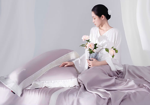 Design Awards Winner -  LIGHTWANG - Layered Camellia Blossom Soft 4-Piece Bedding Set