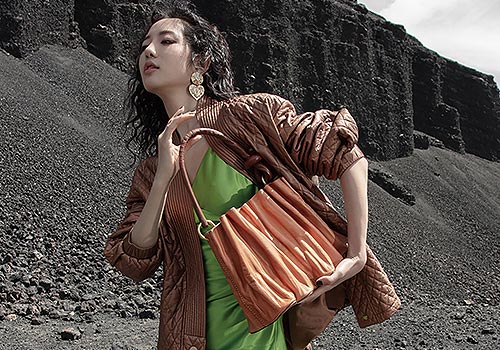 Design Awards Winner - SHIJIAZHUANG  HERBAL HEAVEN CULTURAL DECORATION CO.,LTD. - Walk towards the mountains