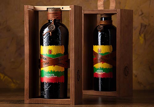 Design Awards Winner - M&A CREATIVE AGENCY - The Art of Gold in a Bottle