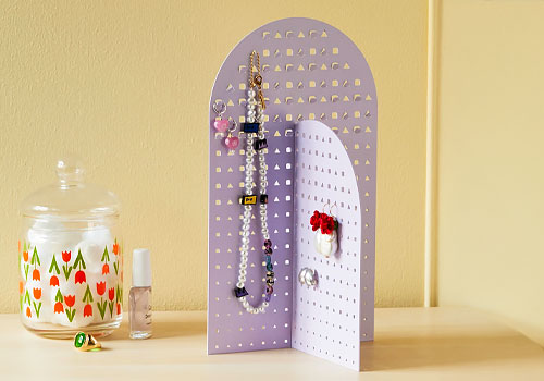 Design Awards Winner - Nihaarika Arora - Modern Geometry Jewelry Stand 