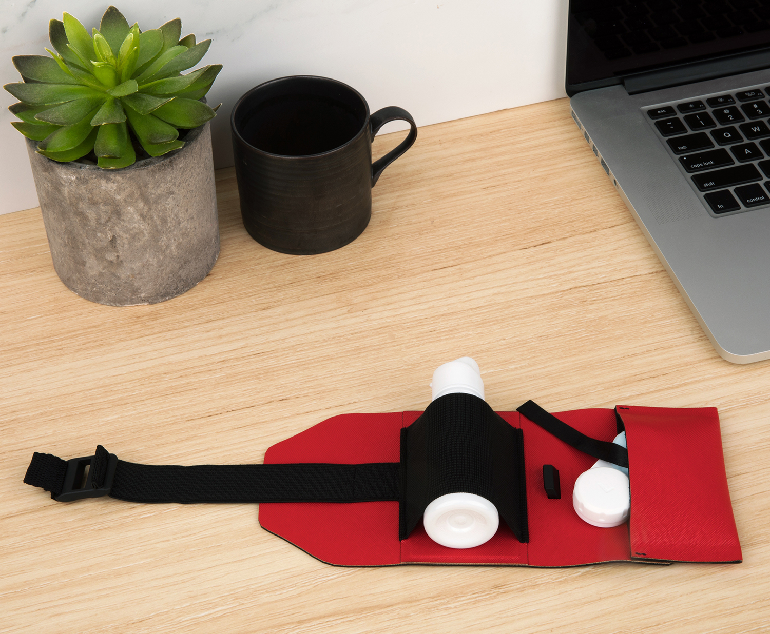 Design Awards Winner - Oplee - Oplee™ Travel Contact Lens Case